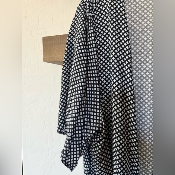 Terra and Sky|Women’s Polka Dot short sleeve open front Kimono in dark blue•••2X - Picture 4 of 9